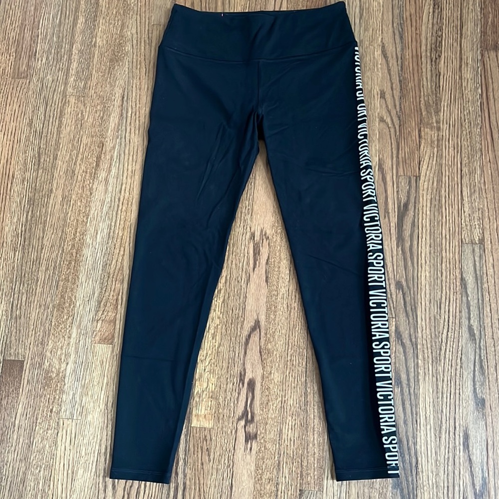 VS Sport Knockout Legging Sz M with logo side